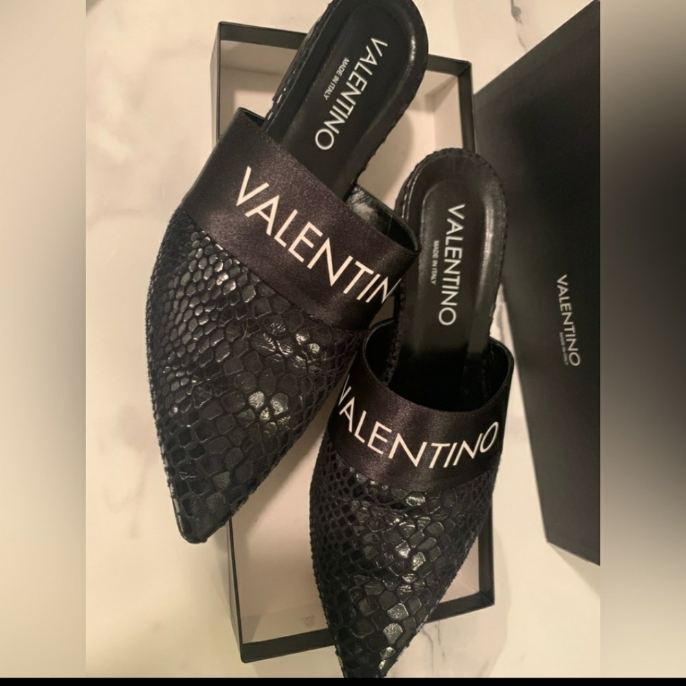 These beautiful Valentino slippers